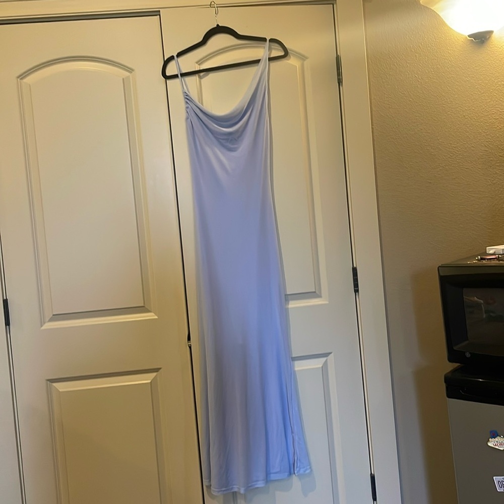 Purple/ lilac prom dress.